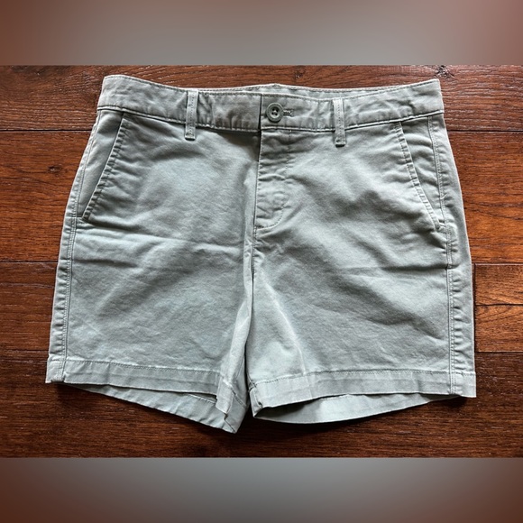Eddie Bauer Slightly Curvy Light Seafoam Green Shorts- size 2 - Picture 1 of 9